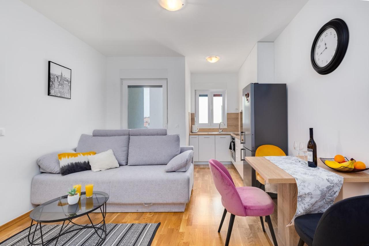 Roni + Besplatan Parking Apartment Zadar