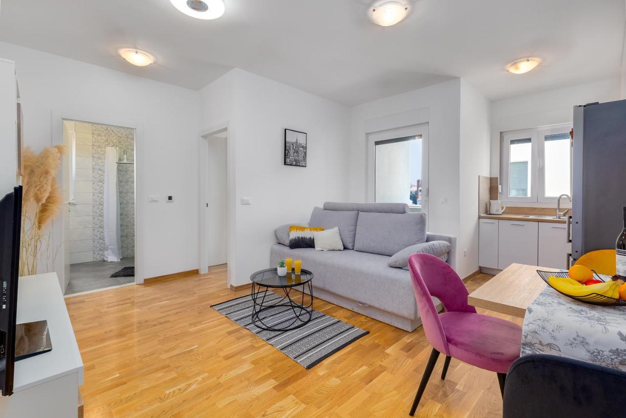 Roni + Besplatan Parking Apartment