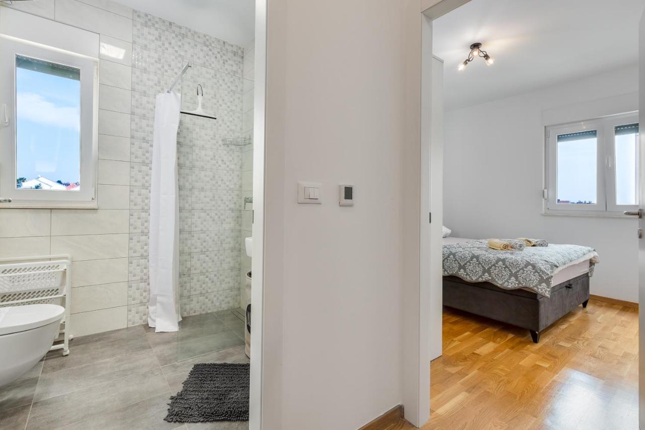 Apartment Roni + Besplatan Parking Zadar