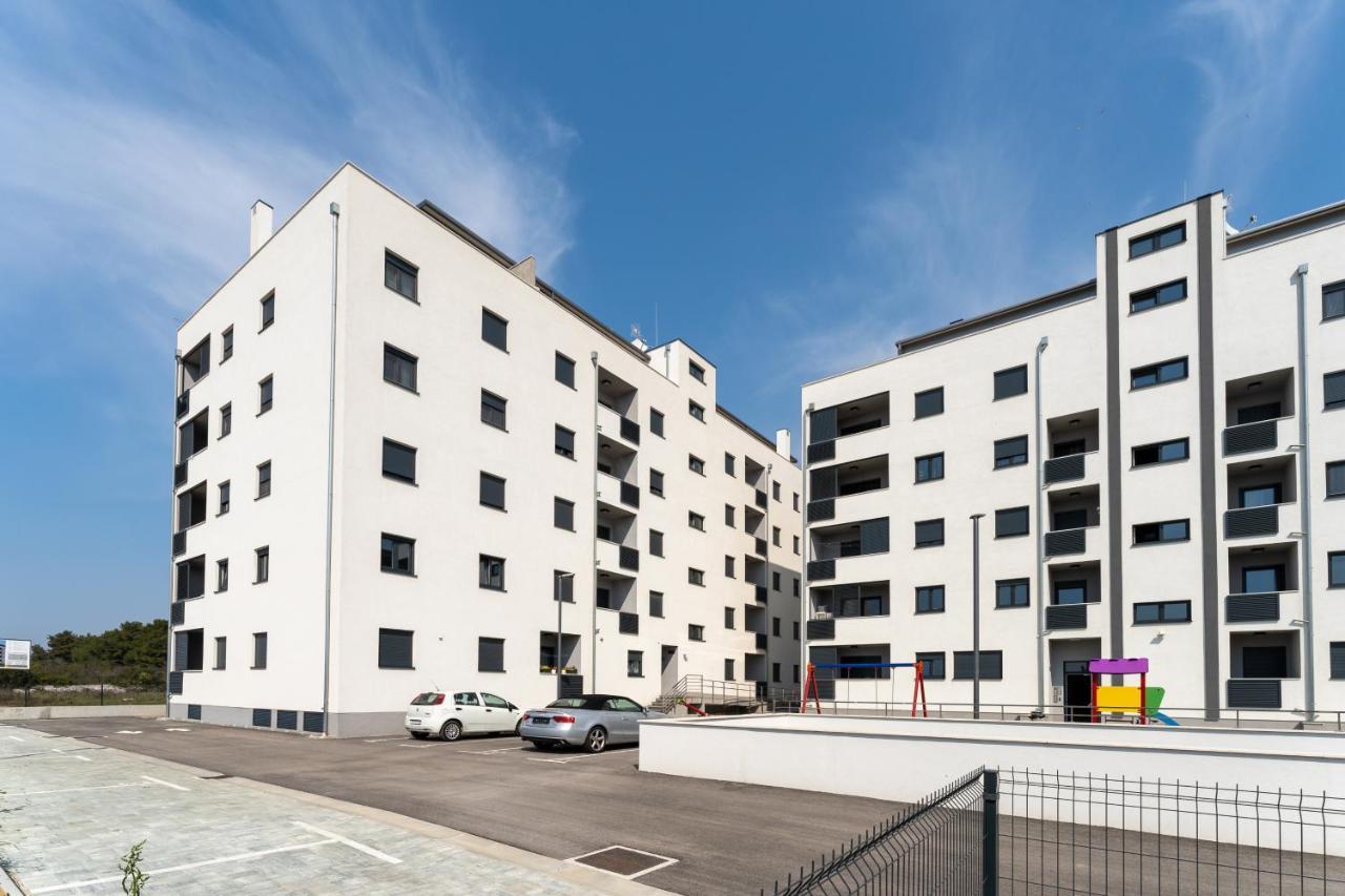 Roni + Besplatan Parking Apartment *